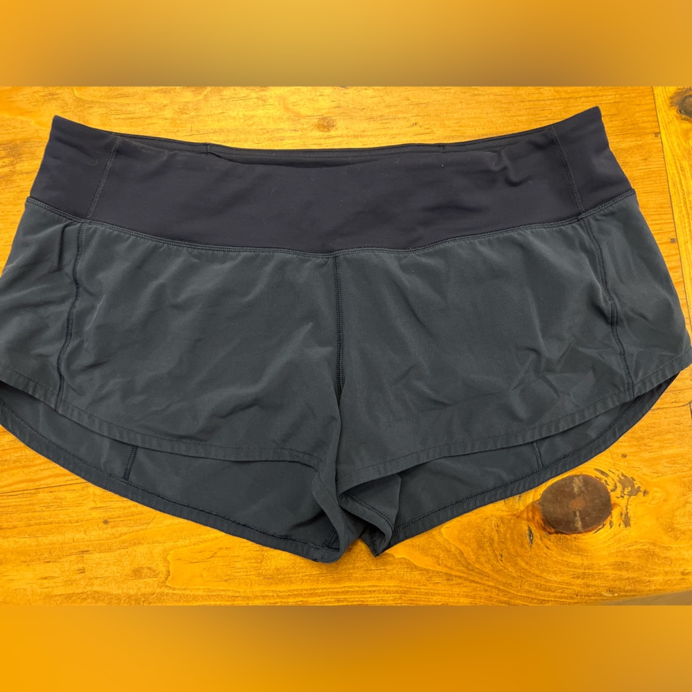Lululemon Speed Up shorts Navy Blue - size 8